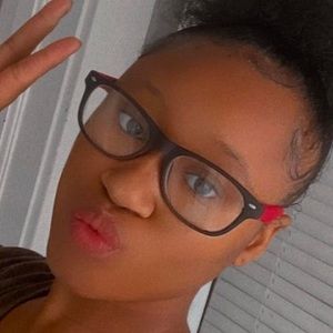 Meet your Posher, Denasia